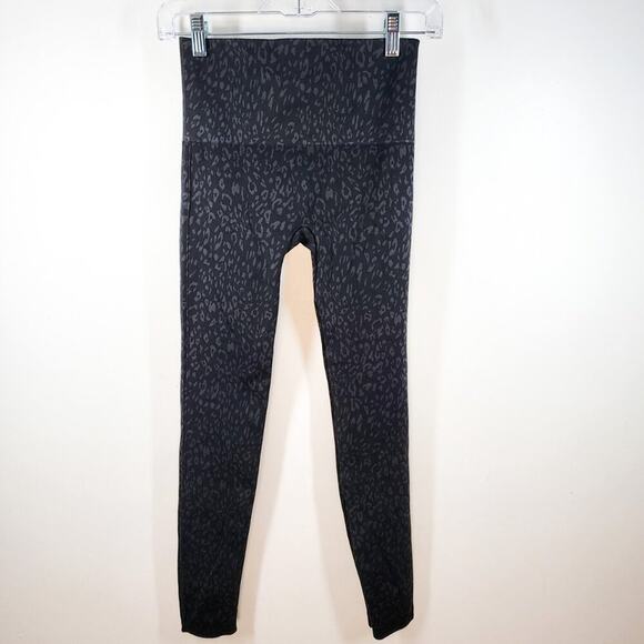 Spanx Leopard Print Seamless Leggings Size Medium Fitted Compression Casual - Picture 5 of 9